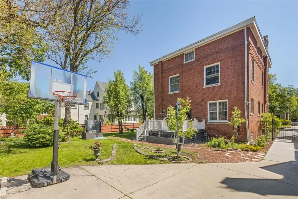 6910 South Euclid Avenue Chicago IL 60649