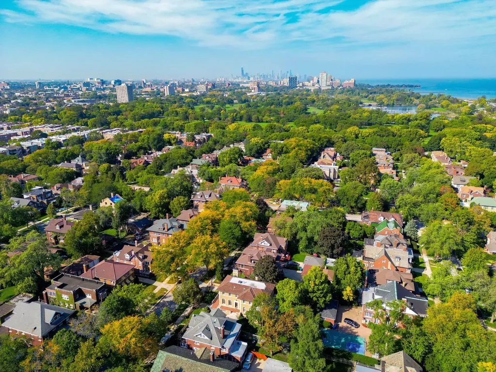 6910 South Euclid Avenue Chicago IL 60649
