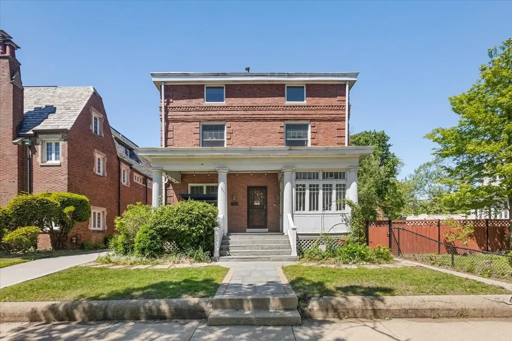 6910 South Euclid Avenue Chicago IL 60649
