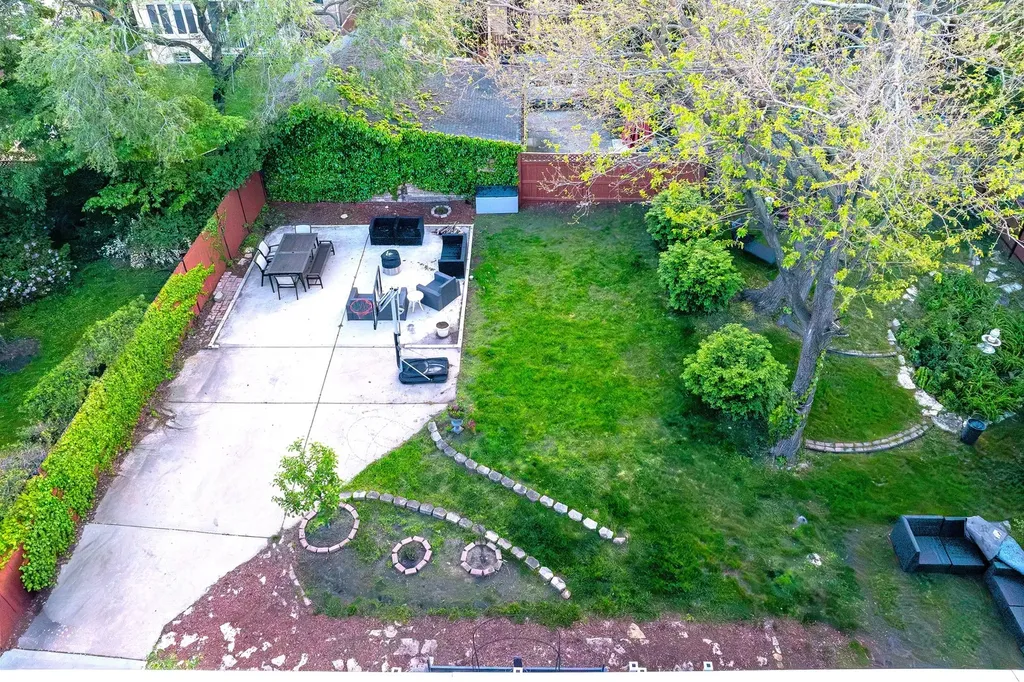 6910 South Euclid Avenue Chicago IL 60649