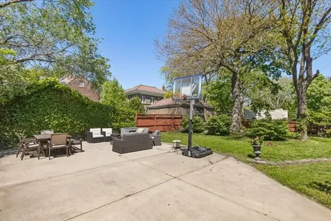 6910 South Euclid Avenue Chicago IL 60649