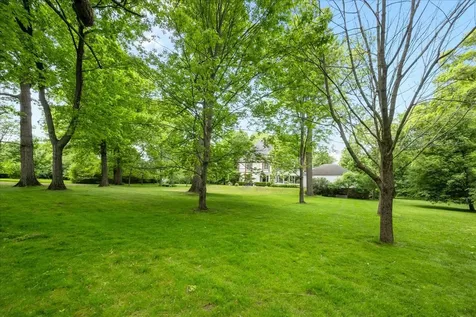 220 Shadowood Lane Northfield IL 60093