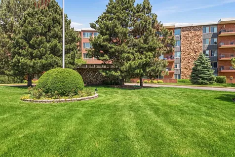 16 East Old Willow Road Prospect Heights IL 60070