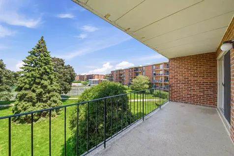 16 East Old Willow Road Prospect Heights IL 60070