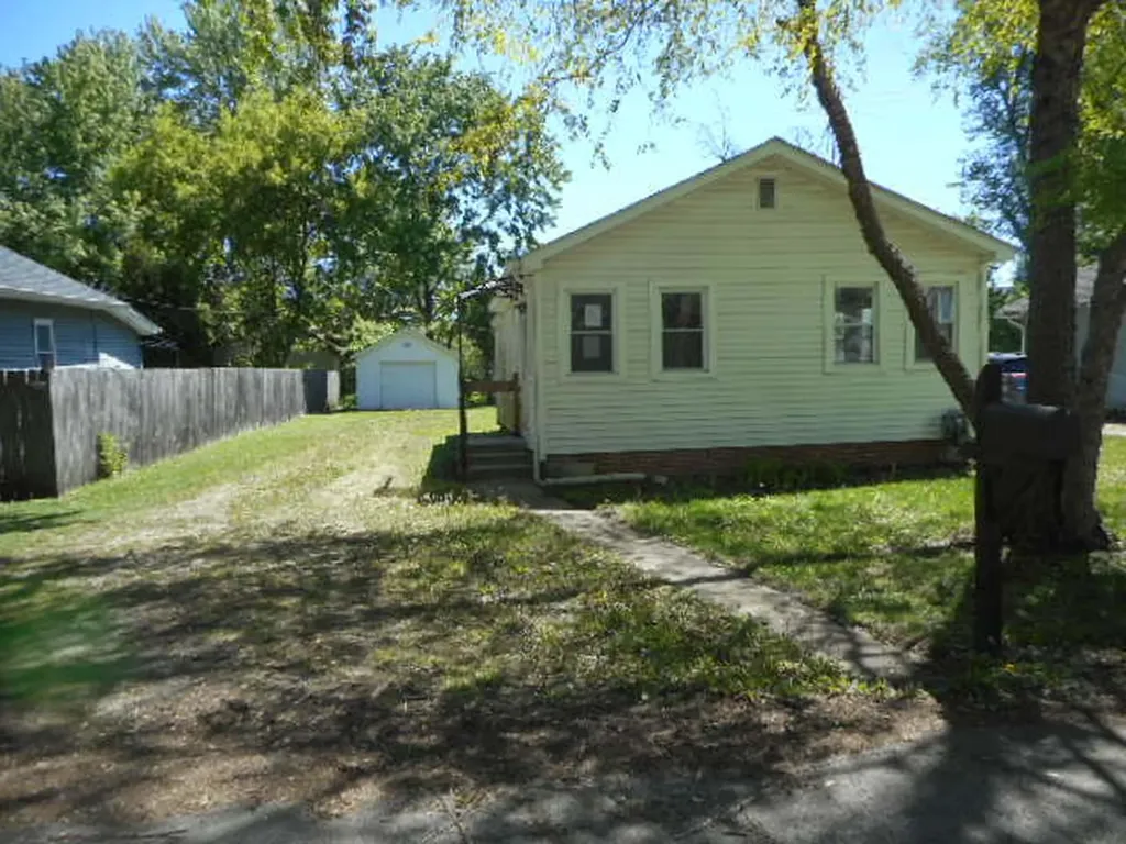 121 Lakewood Avenue Crystal Lake IL 60014