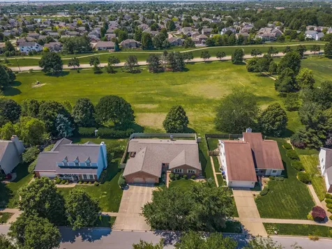 2707 Foxridge Run Bloomington IL 61704