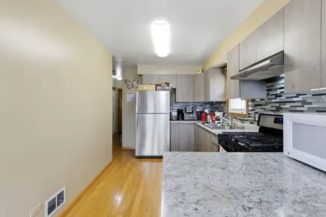 9324 South Thomas Avenue Bridgeview IL 60455