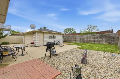 9324 South Thomas Avenue Bridgeview IL 60455