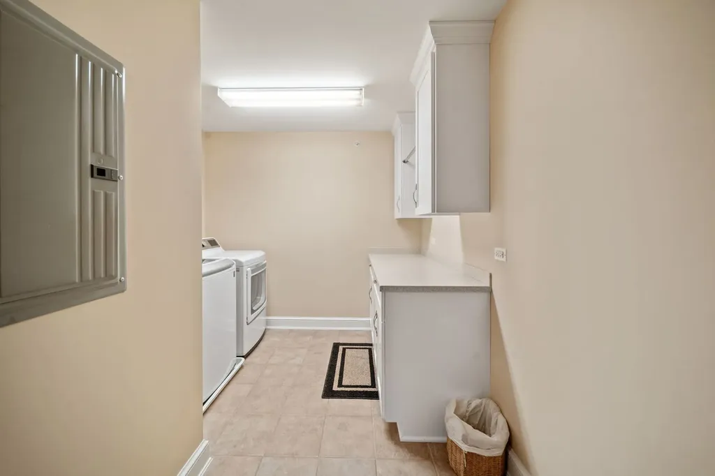 261 South Kenilworth Avenue Glen Ellyn IL 60137