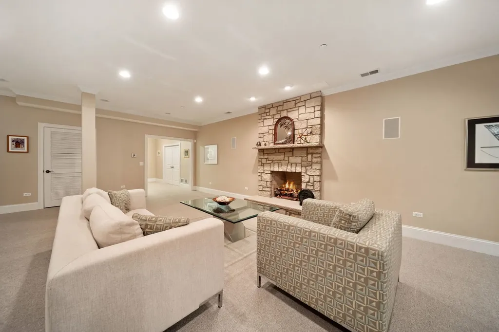 261 South Kenilworth Avenue Glen Ellyn IL 60137