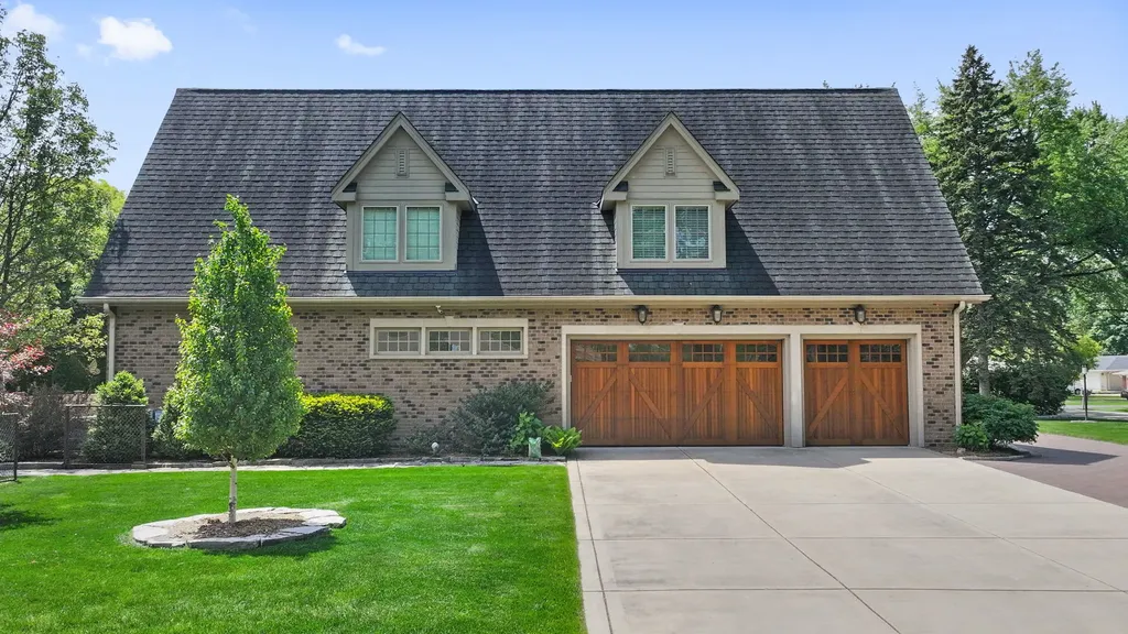 261 South Kenilworth Avenue Glen Ellyn IL 60137