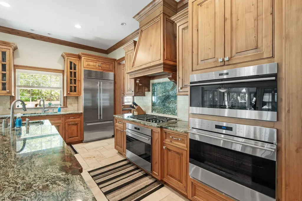 261 South Kenilworth Avenue Glen Ellyn IL 60137
