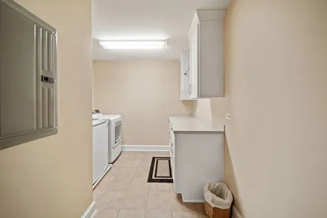 261 South Kenilworth Avenue Glen Ellyn IL 60137