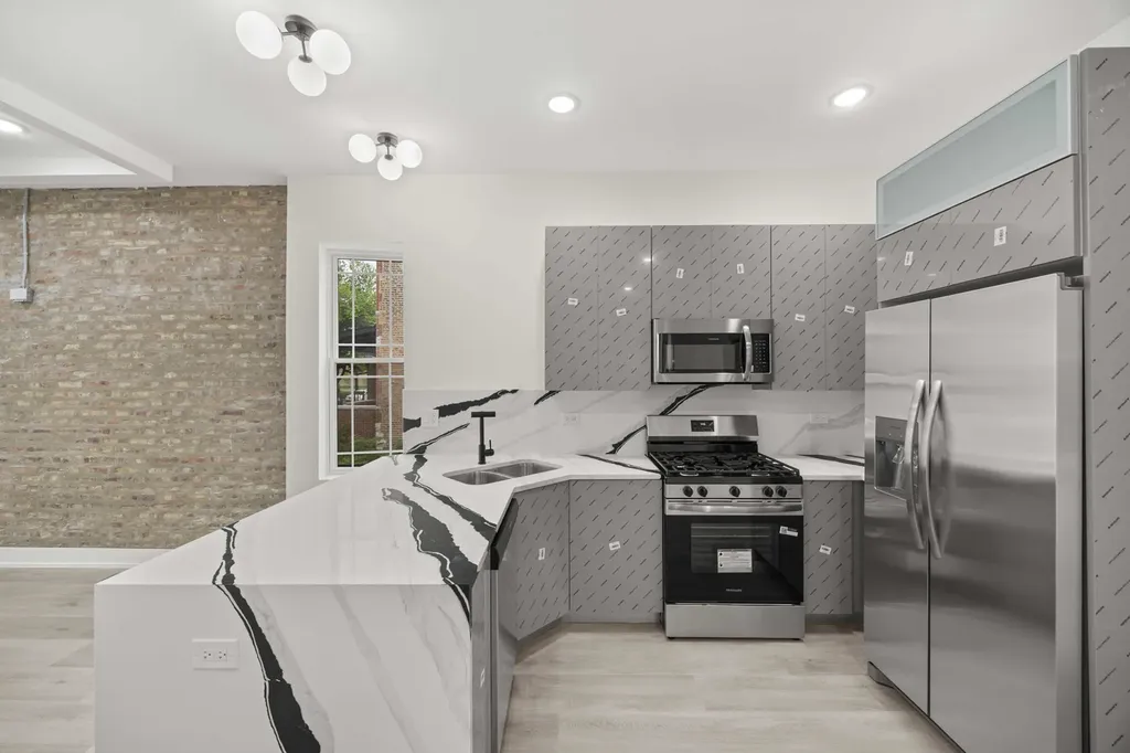 7232 South Union Avenue Chicago IL 60621