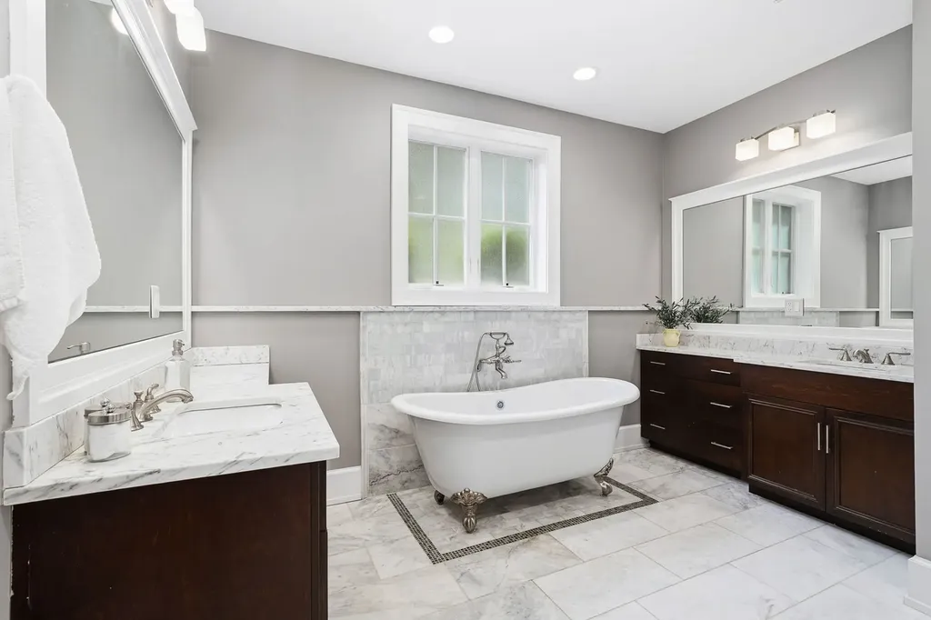 2717 North Racine Avenue Chicago IL 60614