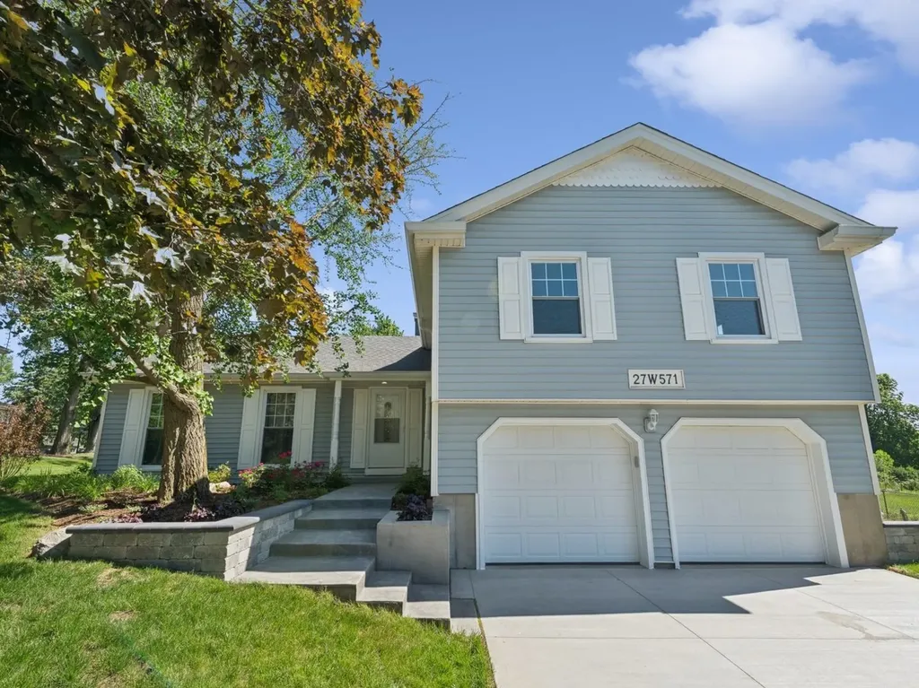 27W571 Ridgeview Street West Chicago IL 60185