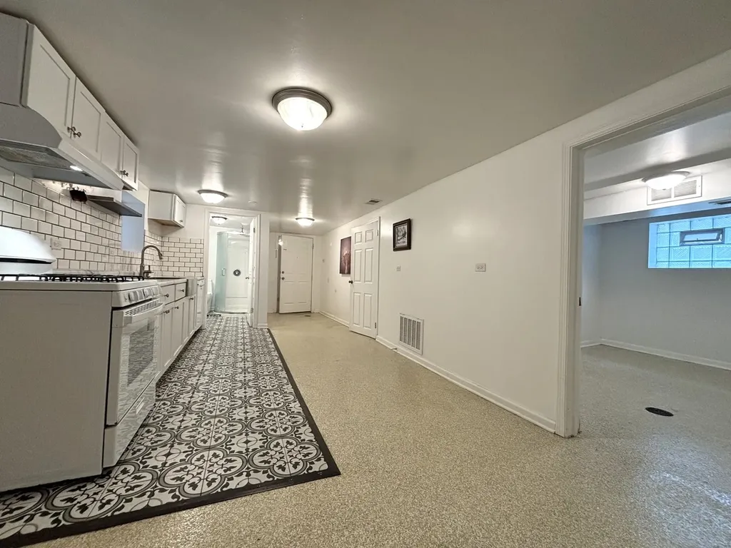 4124 West Barry Avenue Chicago IL 60641