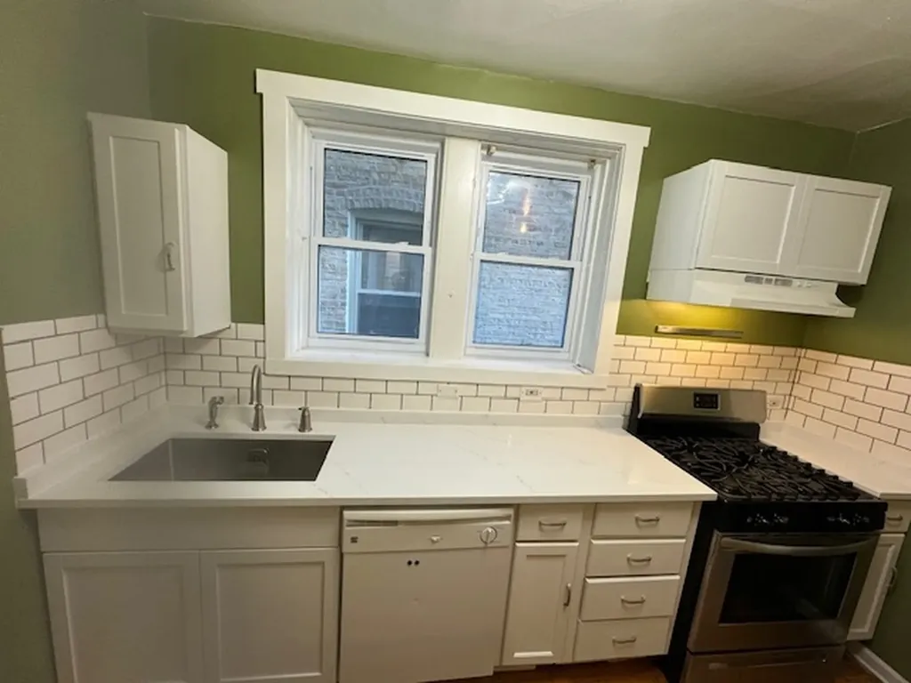 4124 West Barry Avenue Chicago IL 60641