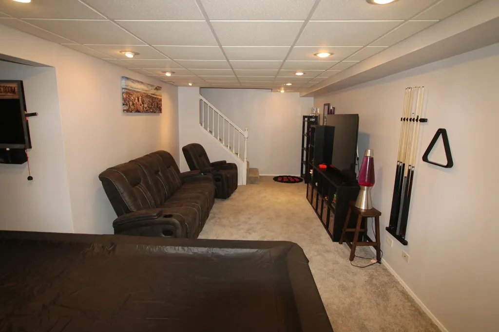 110 Village Creek Drive Lake In The Hills IL 60156