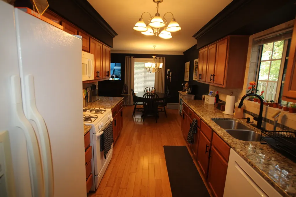 110 Village Creek Drive Lake In The Hills IL 60156