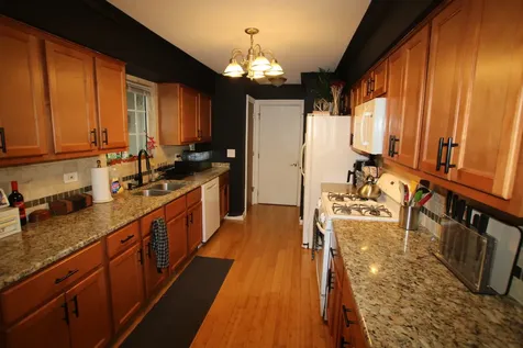 110 Village Creek Drive Lake In The Hills IL 60156