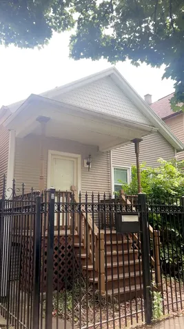 2163 North Rockwell Street Chicago IL 60647