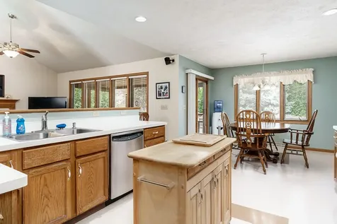 7152 Meadow Rockford IL 61114