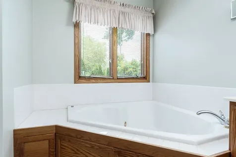 7152 Meadow Rockford IL 61114