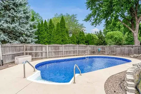 7152 Meadow Rockford IL 61114
