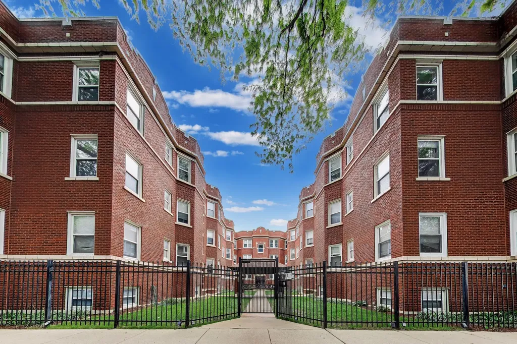 6417 North Greenview Avenue Chicago IL 60626
