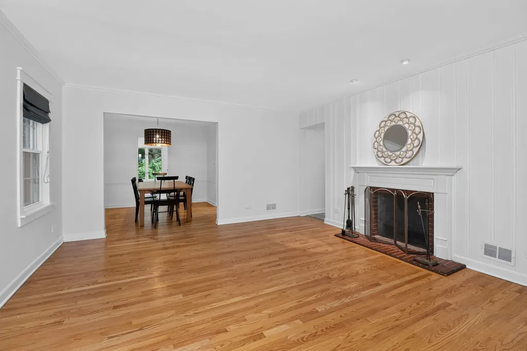 14 Walnut Road Glen Ellyn IL 60137