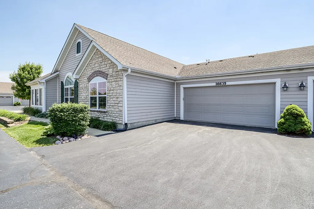 16635 South Fox Run Circle Plainfield IL 60586
