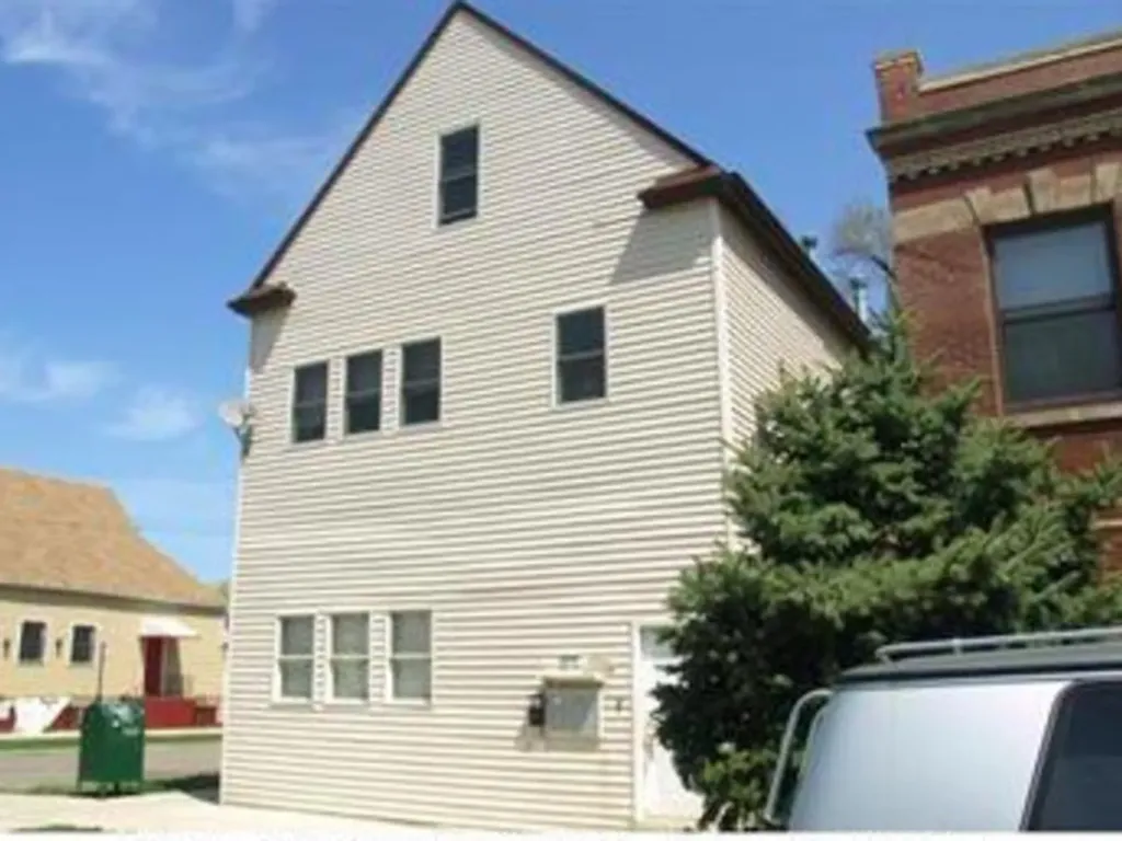 3859 North Whipple Street Chicago IL 60618