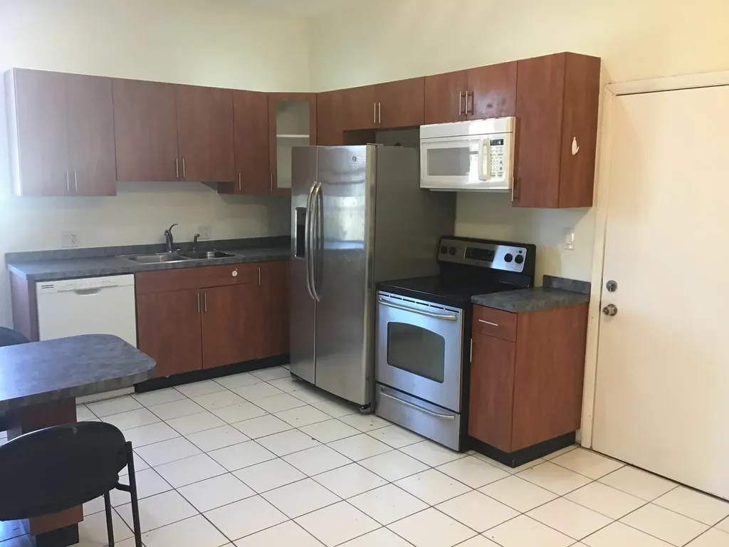 3859 North Whipple Street Chicago IL 60618