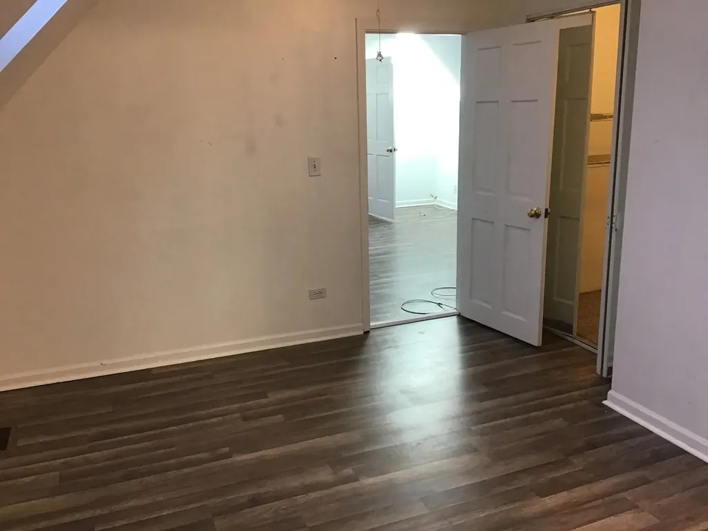 3859 North Whipple Street Chicago IL 60618