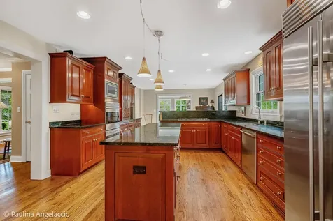 714 Thomas Court Libertyville IL 60048