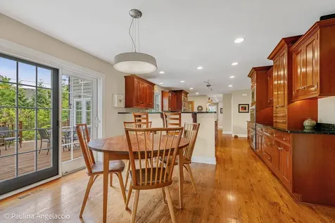 714 Thomas Court Libertyville IL 60048