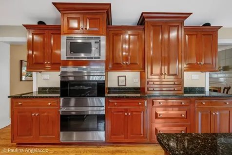 714 Thomas Court Libertyville IL 60048