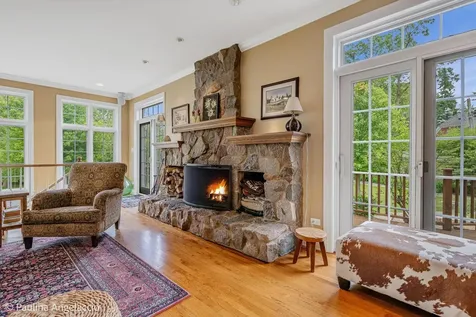 714 Thomas Court Libertyville IL 60048