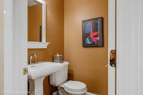 714 Thomas Court Libertyville IL 60048