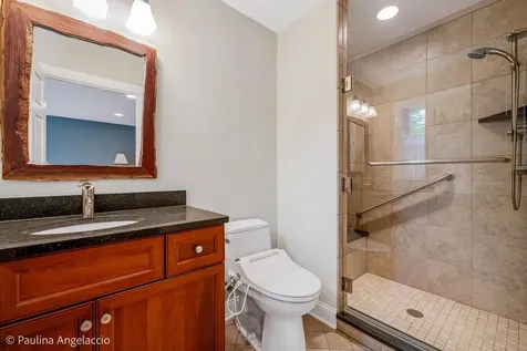 714 Thomas Court Libertyville IL 60048