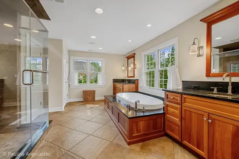 714 Thomas Court Libertyville IL 60048
