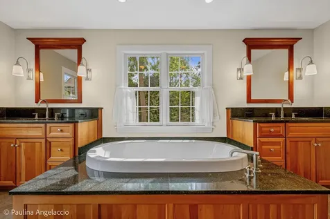 714 Thomas Court Libertyville IL 60048