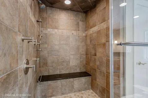 714 Thomas Court Libertyville IL 60048