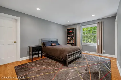 714 Thomas Court Libertyville IL 60048