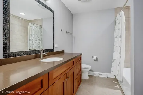 714 Thomas Court Libertyville IL 60048