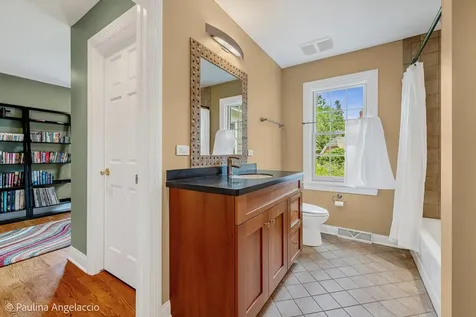 714 Thomas Court Libertyville IL 60048