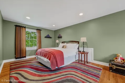 714 Thomas Court Libertyville IL 60048