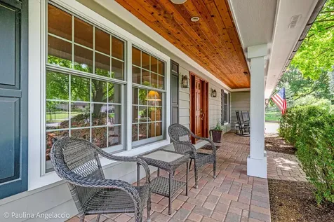 714 Thomas Court Libertyville IL 60048