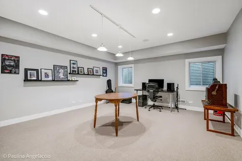 714 Thomas Court Libertyville IL 60048